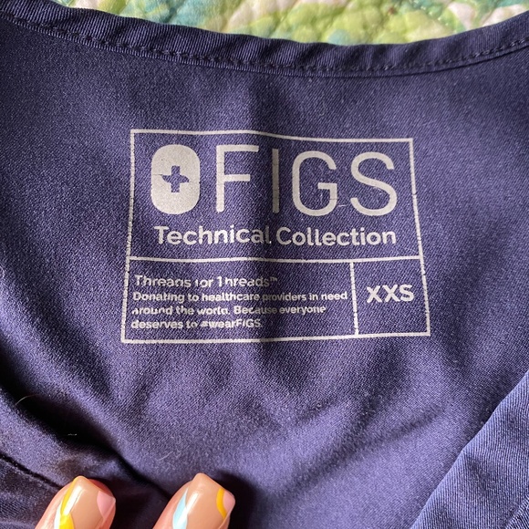 Figs Casma Three-Pocket Scrub Top - Picture 2 of 5